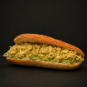 Broodje kopkerrie salade